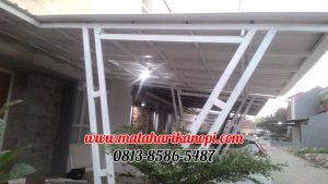 Hasil Pemasangan Kanopi Baja Ringan Atap Alderon Sunpanel Super Elegan Model Tiang V Spesial Plus Cat Putih di Perum Syamsa Naura Blok A10 Depok