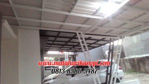 Hasil Pemasangan Kanopi Baja Ringan Atap Alderon Sunpanel Super Elegan Model Tiang V Spesial Plus Cat Putih di Perum Syamsa Naura Blok A10 Depok