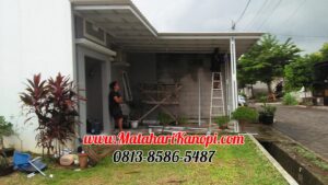 Hasil Pemasangan Kanopi Baja Ringan Atap Alderon Sunpanel Elegan Plus Cat Putih di Teras Country Tonjong